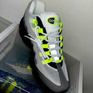 Nike Air Max 95 OG GS 'Neon' MEN 10 Brand New-Never Worn.